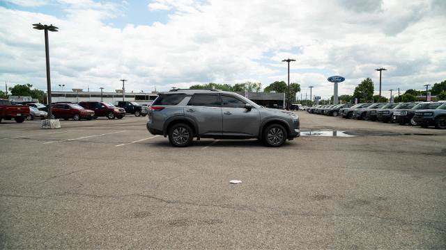 Used 2024 Nissan Pathfinder SV w/ Black Appearance Package AWD/4WD image 20