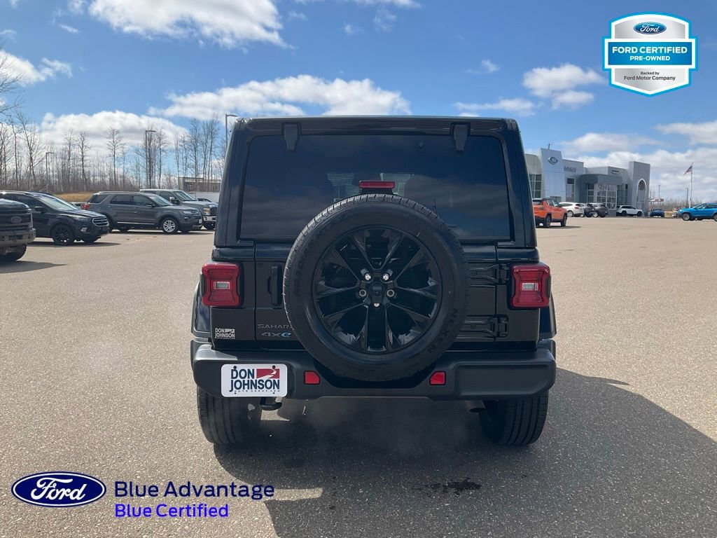 Used 2025 Jeep Wrangler Unlimited Sahara AWD/4WD image 24