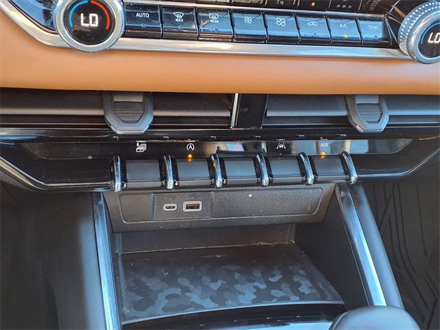 Used 2024 GMC Canyon AT4 w/ Technology Package image 8