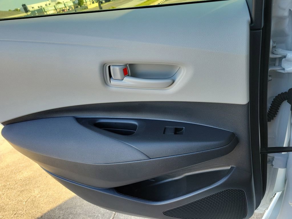 Used 2025 Toyota Corolla LE image 12