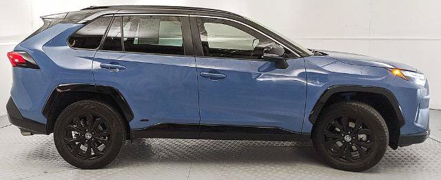 Used 2022 Toyota RAV4 XSE AWD/4WD image 2