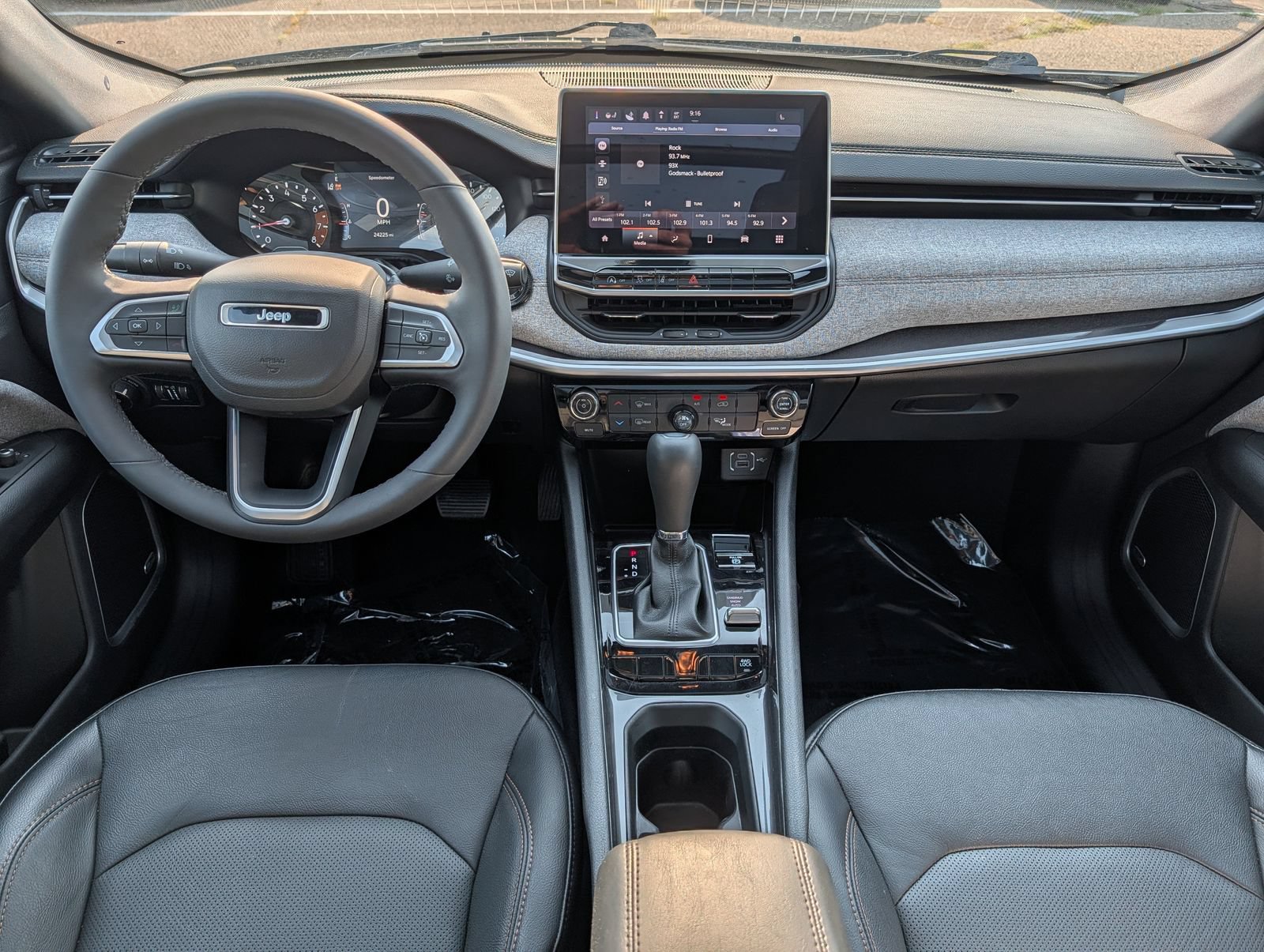 Used 2023 Jeep Compass Latitude w/ Sun and Sound Group AWD/4WD image 25