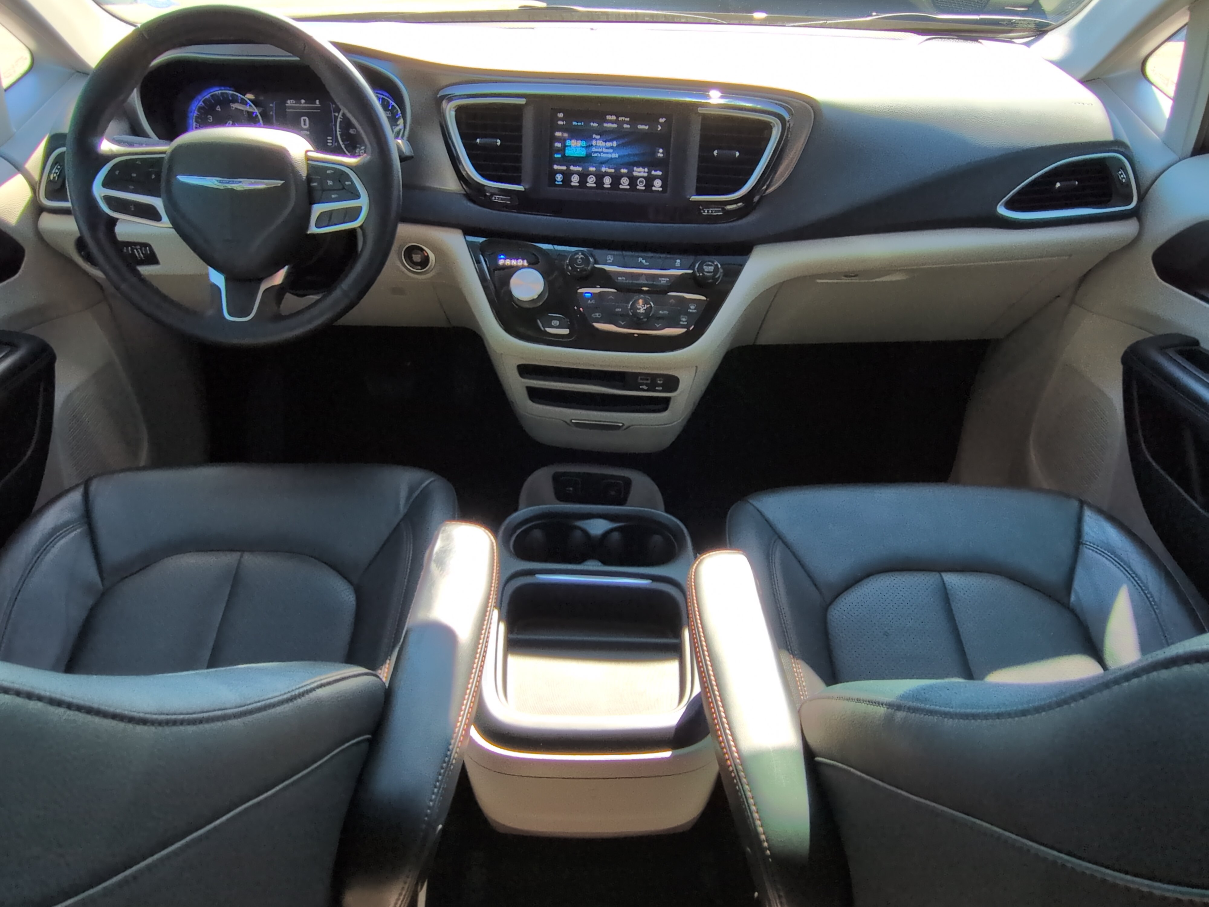 Used 2020 Chrysler Pacifica Touring-L FWD image 13
