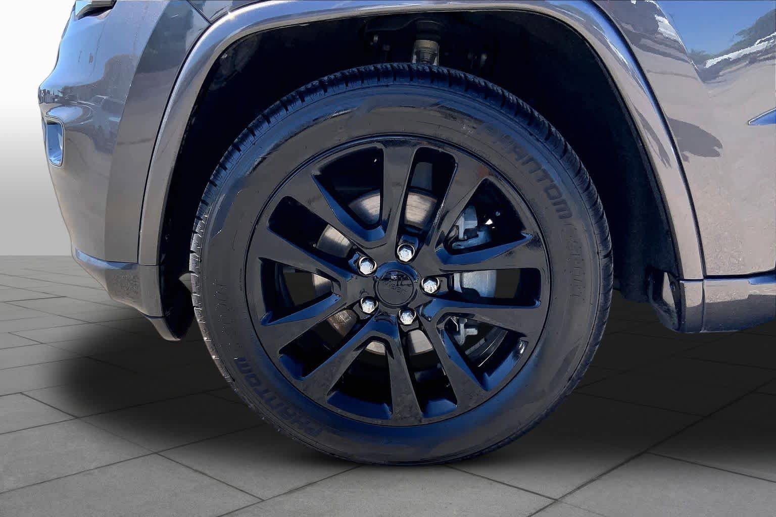 Used 2019 Jeep Grand Cherokee Altitude RWD image 11