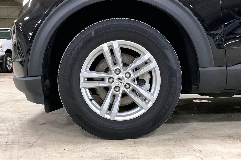 Certified 2023 Ford Explorer XLT w/ Equipment Group 202A AWD/4WD image 9