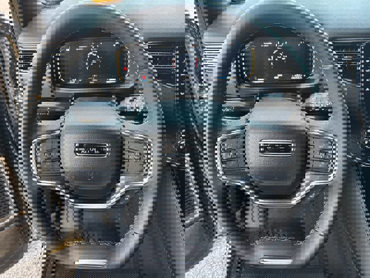 Used 2024 Jeep Wagoneer 2WD image 37