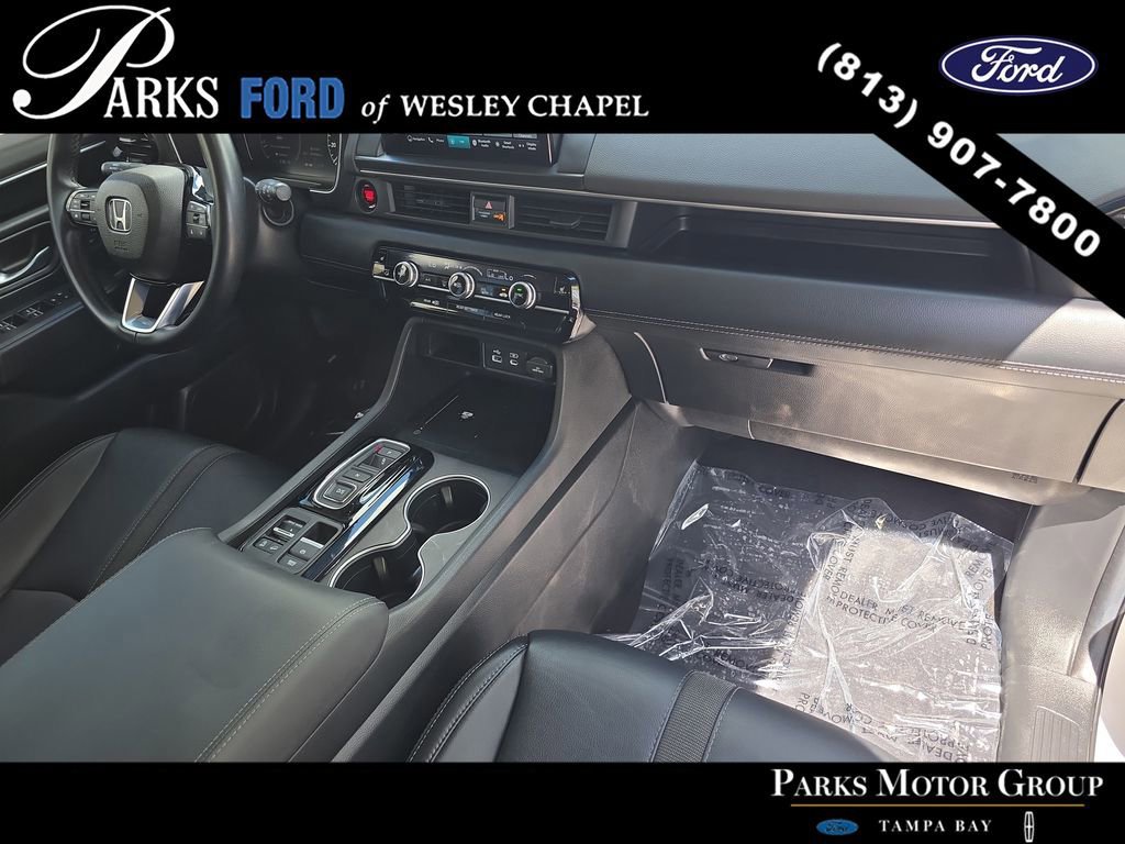 Used 2024 Honda Pilot Touring image 10