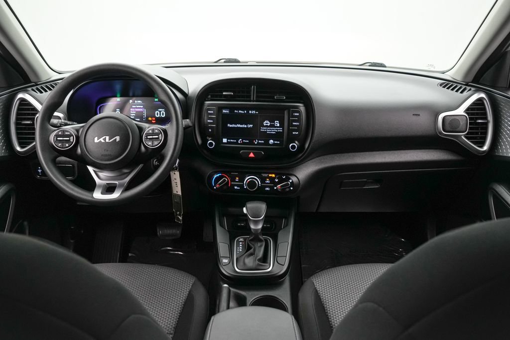 Used 2025 Kia Soul LX FWD image 15