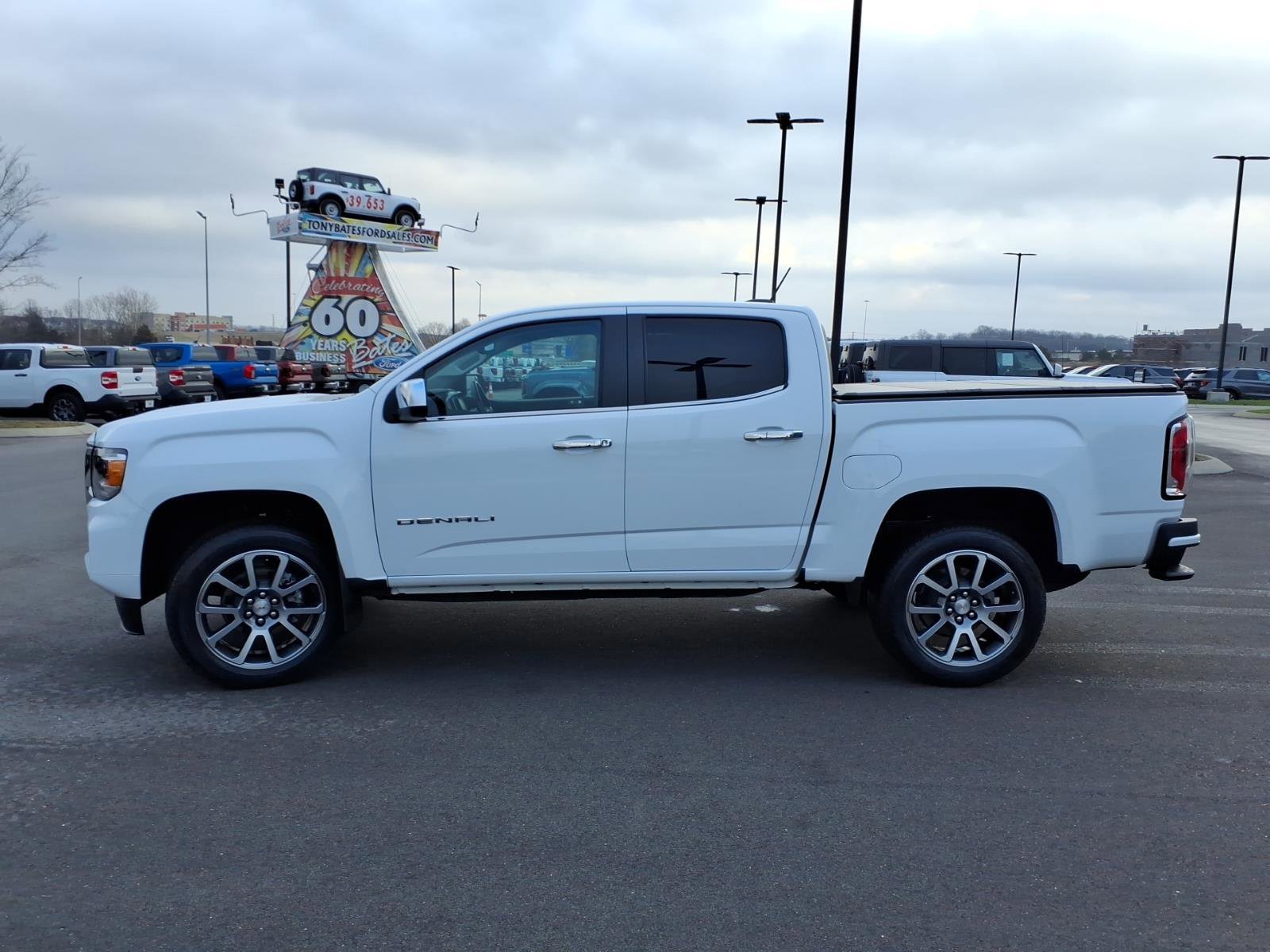 Used 2022 GMC Canyon Denali image 2