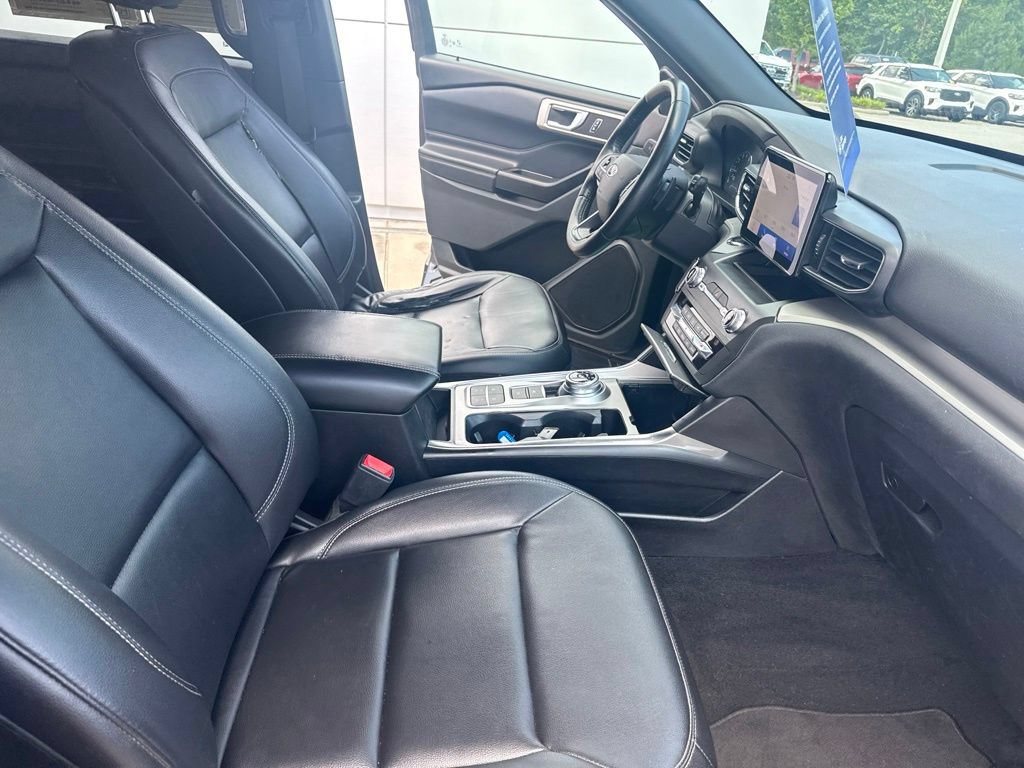 Certified 2020 Ford Explorer XLT w/ Equipment Group 202A RWD image 33