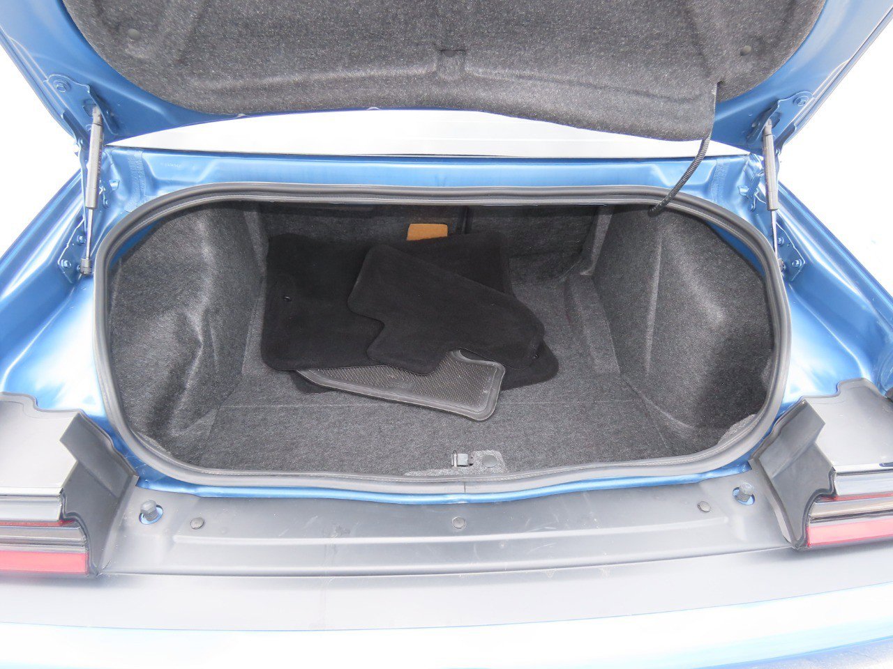 Used 2023 Dodge Challenger R/T w/ Blacktop Package RWD image 14