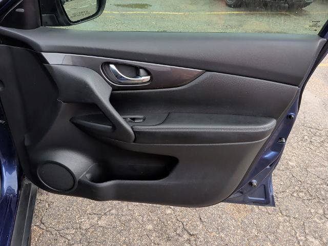 Used 2020 Nissan Rogue SV FWD image 24