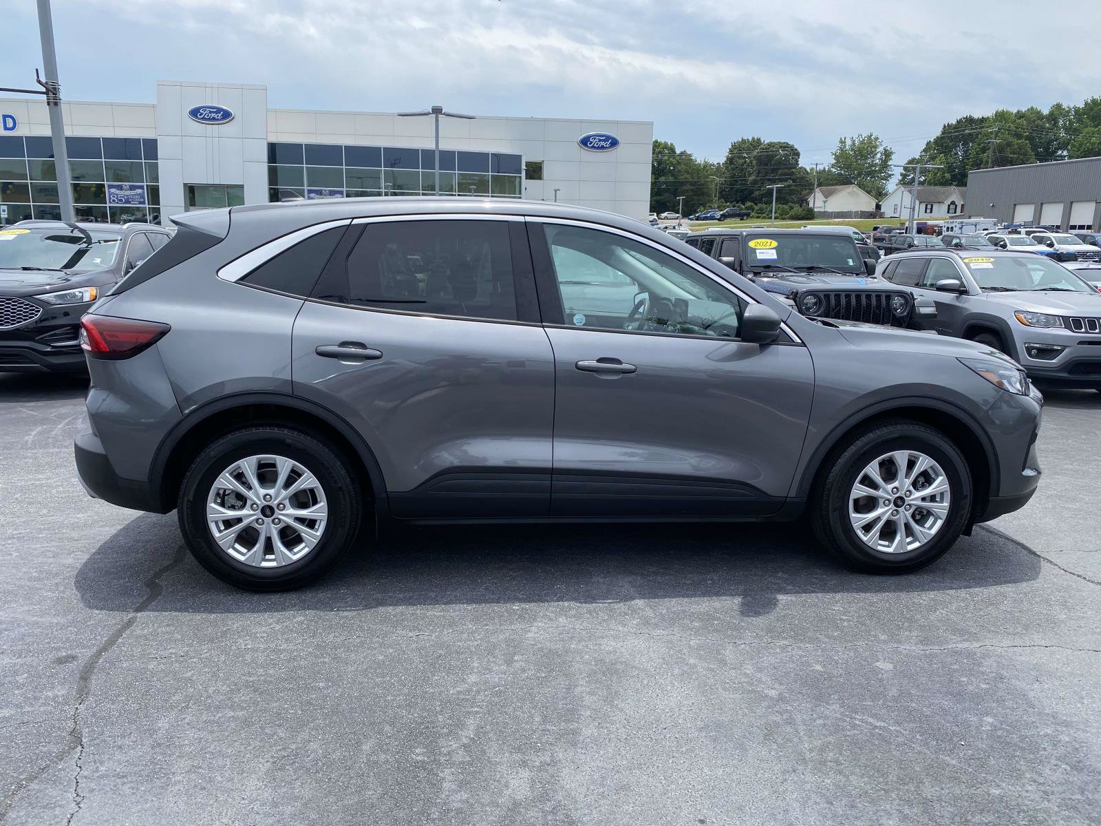 Certified 2024 Ford Escape Active FWD image 8