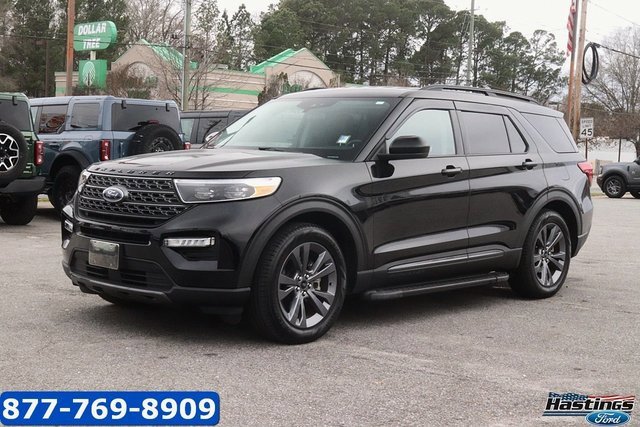 Certified 2022 Ford Explorer XLT w/ Equipment Group 202A image 3