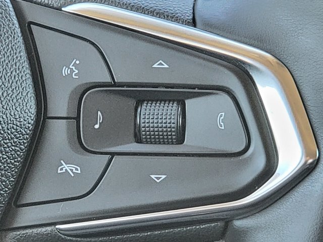 Used 2024 Chevrolet Trax LT w/ Driver Confidence Package FWD image 33