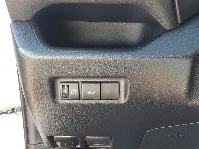 Used 2020 Toyota RAV4 LE w/ Carpet Mat Package AWD/4WD image 18
