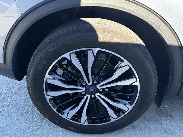 Certified 2022 Ford Escape SE w/ SE Sport Appearance Package image 12