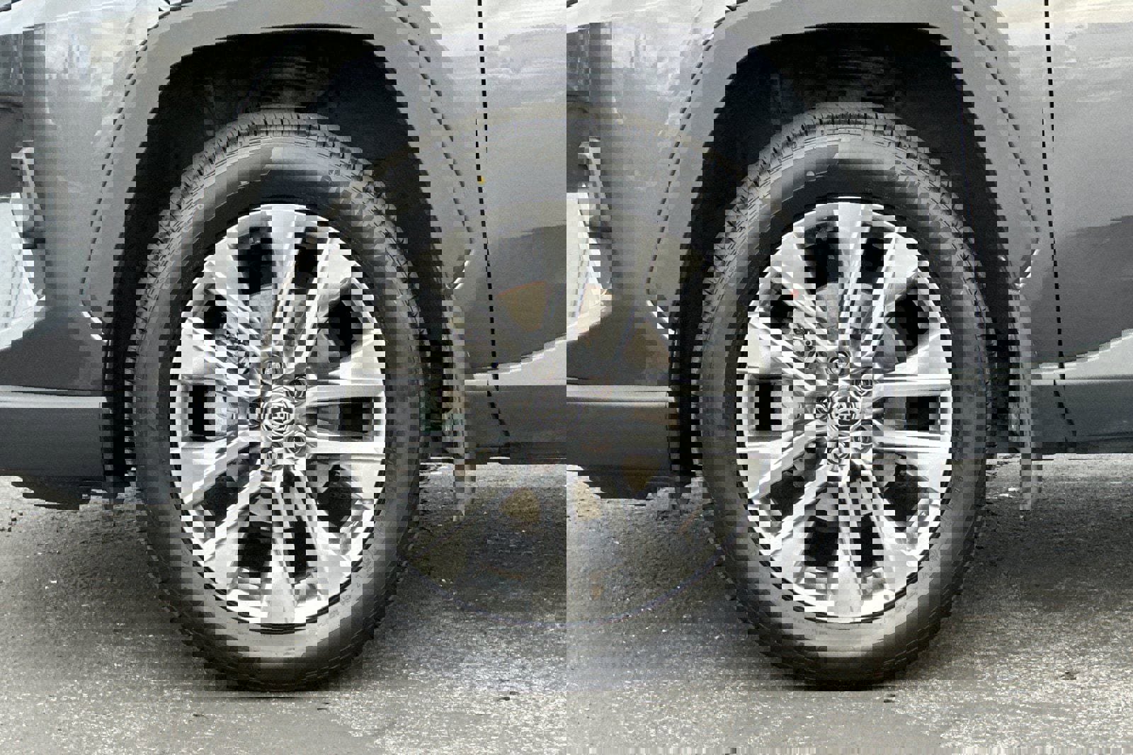 Used 2023 Toyota RAV4 XLE Premium image 28