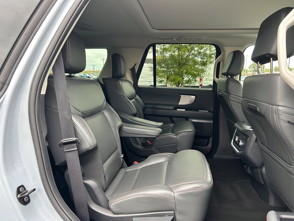 Certified 2025 Ford Expedition Active AWD/4WD image 30