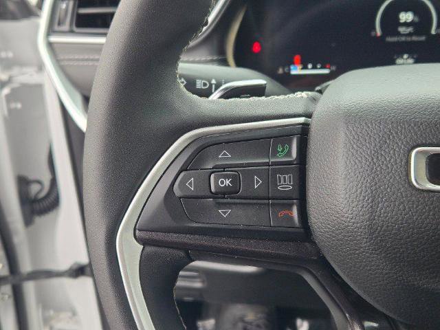 Used 2023 Jeep Grand Cherokee Altitude image 32