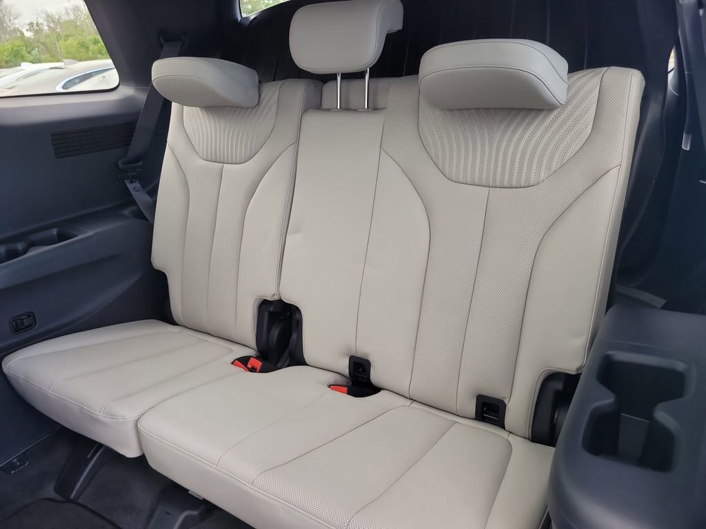 Used 2023 Hyundai Palisade Calligraphy image 12
