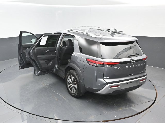 Used 2025 Nissan Pathfinder SL AWD/4WD image 24