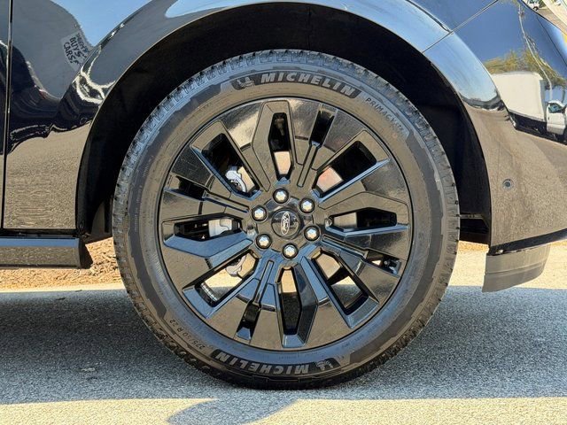 Certified 2025 Ford Expedition Platinum w/ Stealth Appearance Package image 26