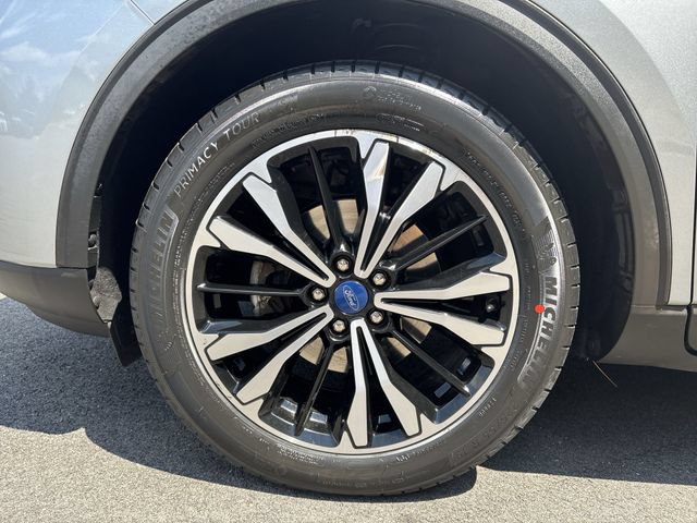 Certified 2022 Ford Escape SE w/ SE Sport Appearance Package AWD/4WD image 10
