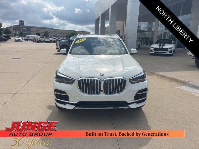 Used 2022 BMW X5 xDrive40i w/ Premium Package AWD/4WD image 2