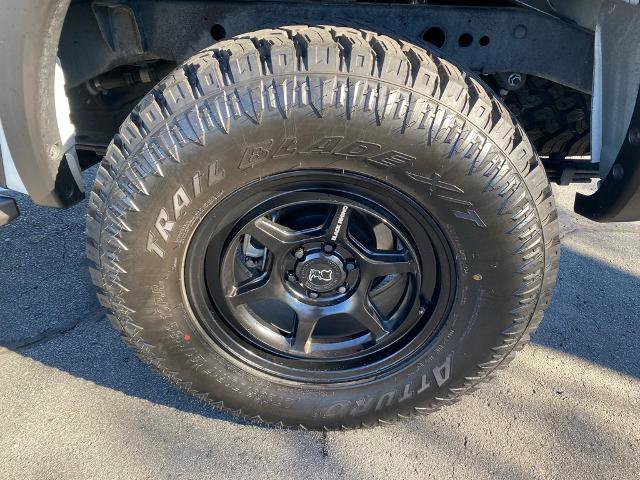 Used 2025 Nissan Frontier PRO-4X image 30