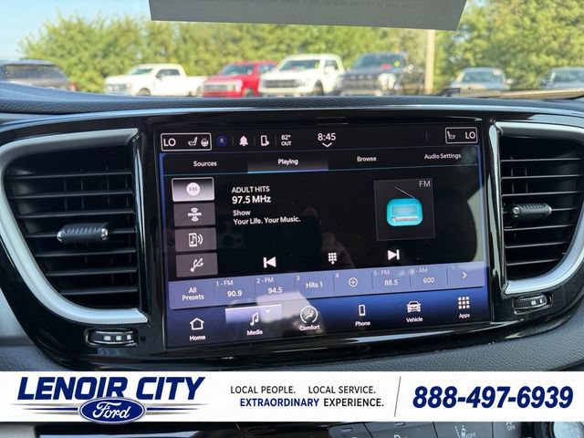 Used 2024 Chrysler Pacifica Touring-L FWD image 23