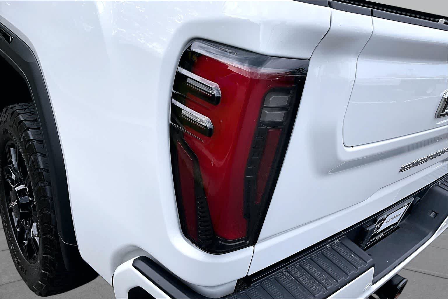 Used 2024 GMC Sierra 2500 AT4 w/ AT4 Premium Plus Package AWD/4WD image 28
