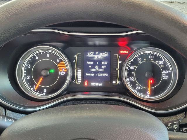 Used 2019 Jeep Cherokee Latitude w/ Popular Appearance Group FWD image 28