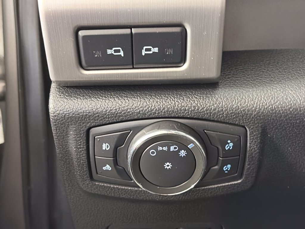 Certified 2017 Ford F250 Platinum w/ Platinum Ultimate Package AWD/4WD image 25