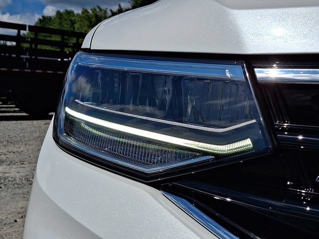 Used 2023 Volkswagen Tiguan SE R-Line AWD/4WD image 10