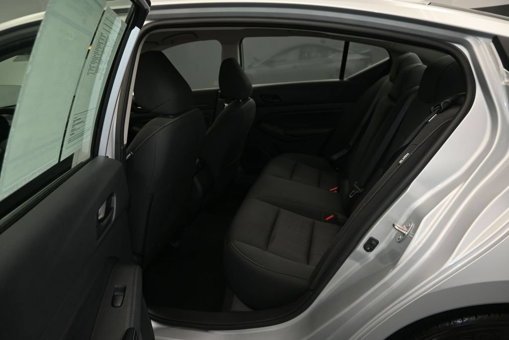 Used 2024 Nissan Altima 2.5 SV FWD image 18