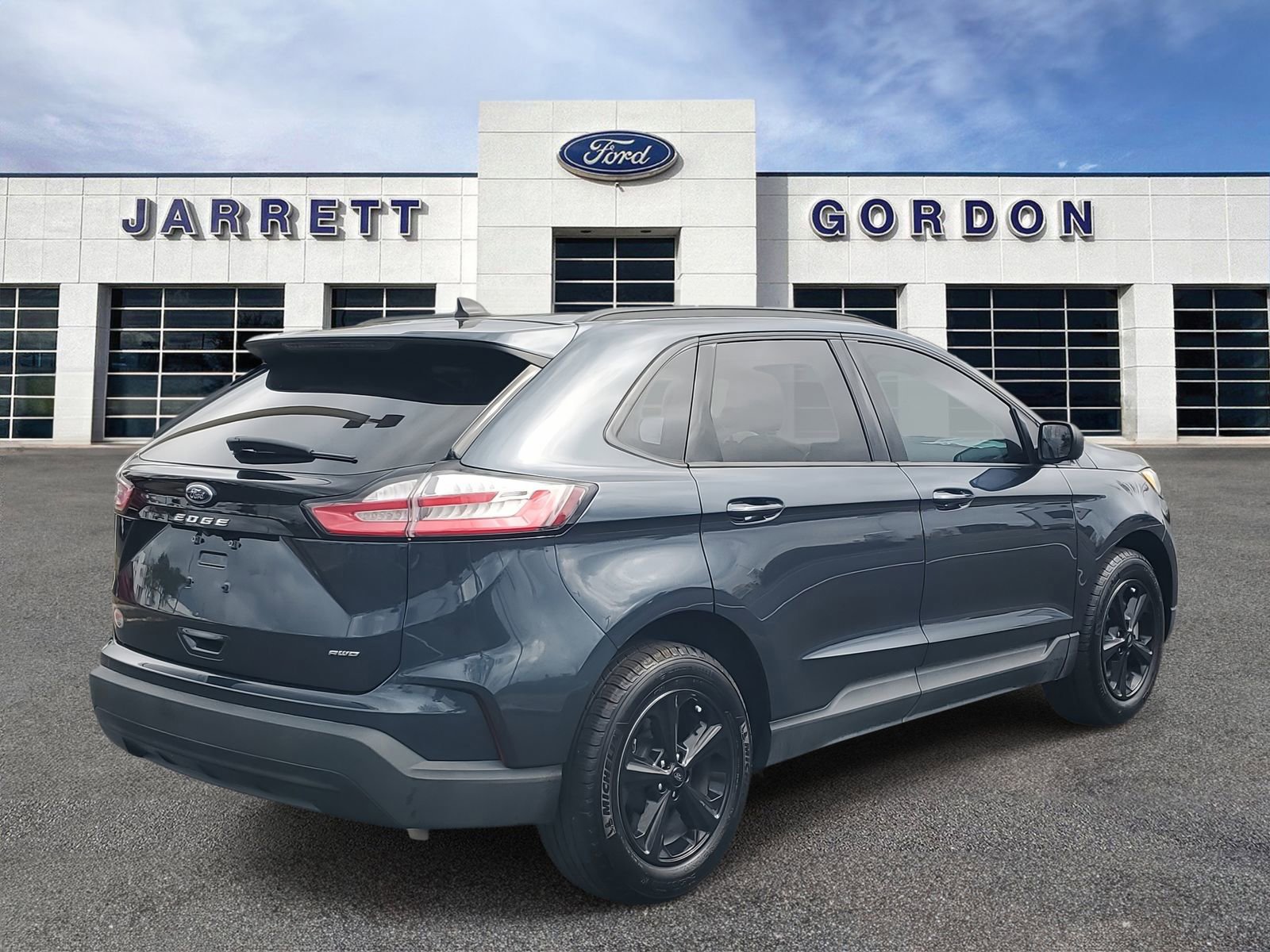 Certified 2024 Ford Edge SE image 3