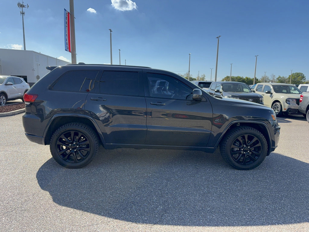 Used 2018 Jeep Grand Cherokee Altitude image 2