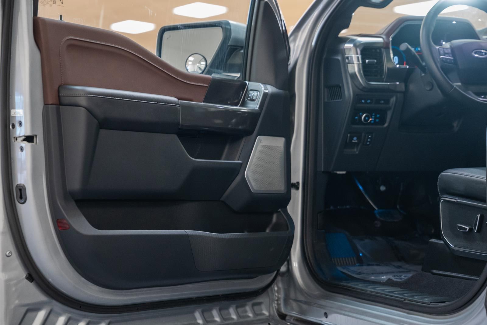 Certified 2023 Ford F150 Lariat w/ Equipment Group 502A High image 43