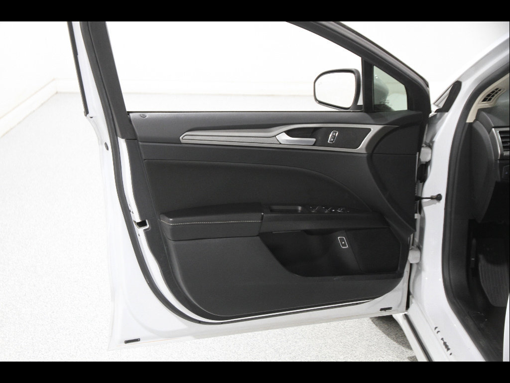 Certified 2020 Ford Fusion SE FWD image 4