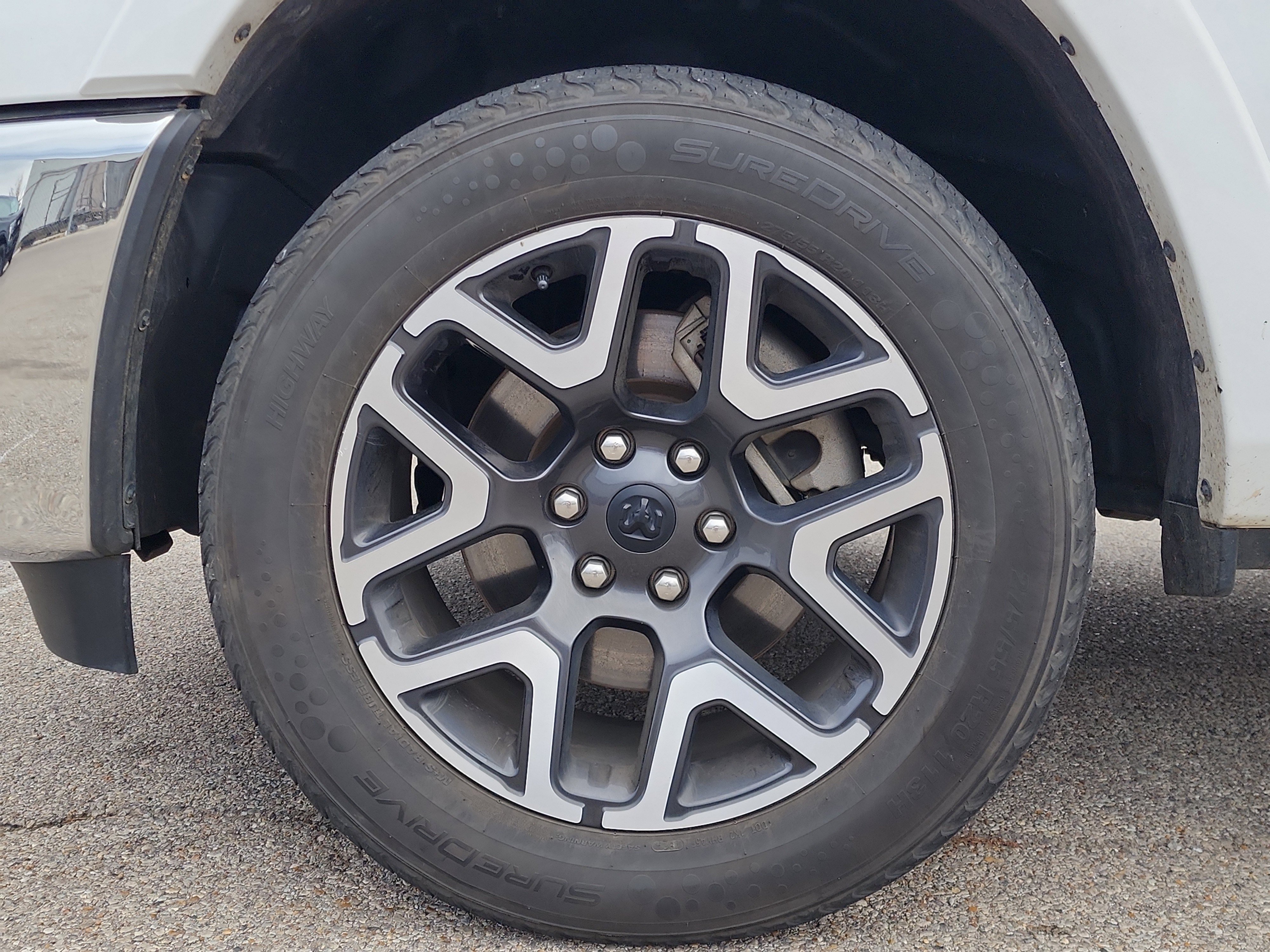 Used 2025 RAM 1500 Laramie image 9