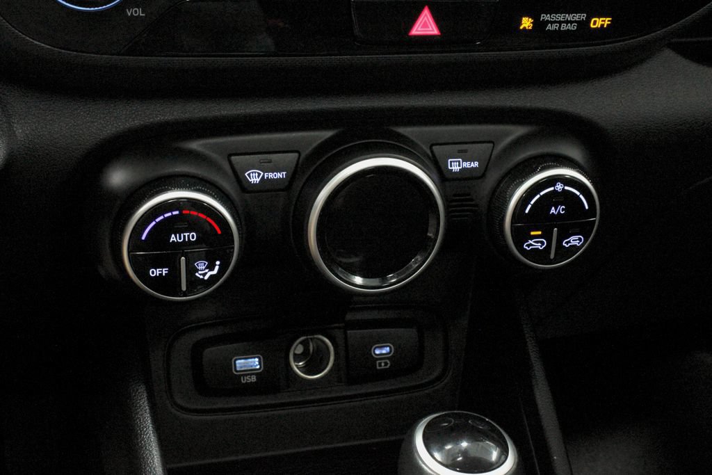 Used 2025 Hyundai Venue SEL FWD image 29
