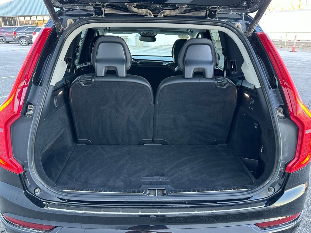 Used 2023 Volvo XC90 B5 Core w/ Protection Package Premier image 17