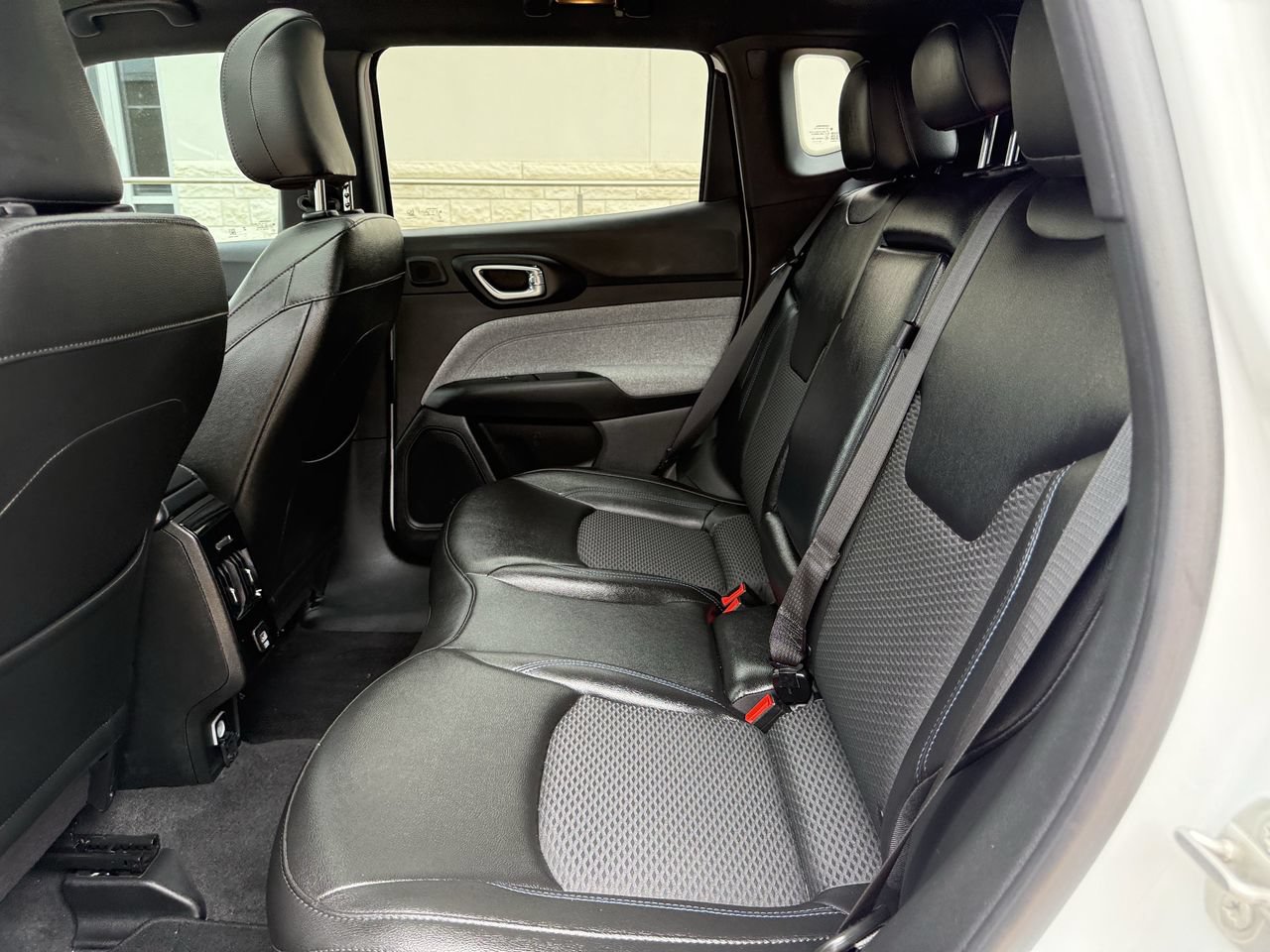Used 2024 Jeep Compass Latitude w/ Sun and Sound Group AWD/4WD image 26