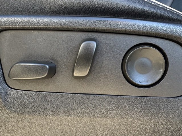 Used 2021 GMC Yukon SLT w/ SLT Premium Package image 24