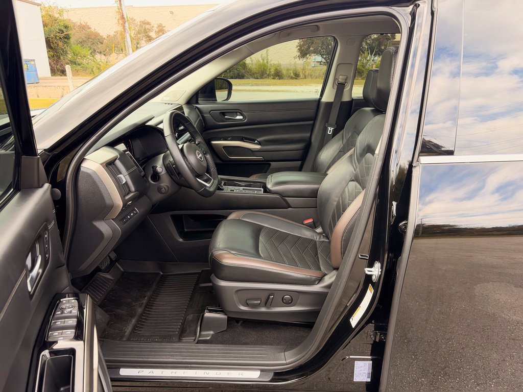 Used 2022 Nissan Pathfinder Platinum w/ Cargo Package FWD image 18