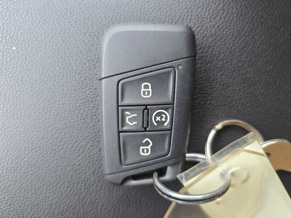 Used 2022 Volkswagen Tiguan SE R-Line FWD image 22