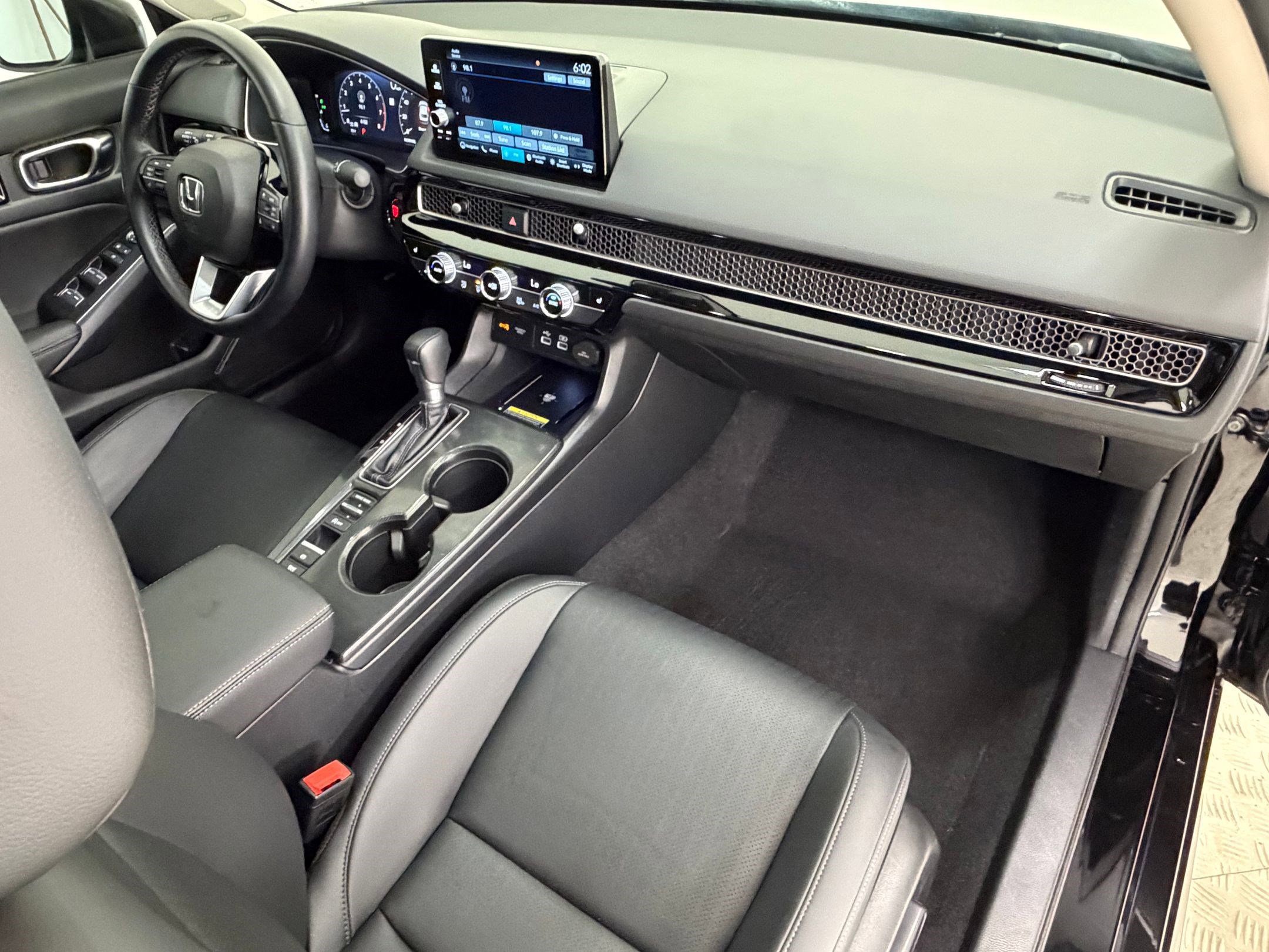 Used 2024 Honda Civic Touring image 32