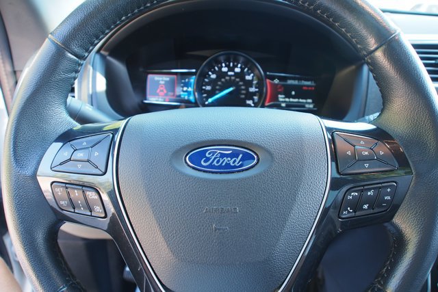 Certified 2018 Ford Explorer Limited w/ Equipment Group 301A FWD image 25