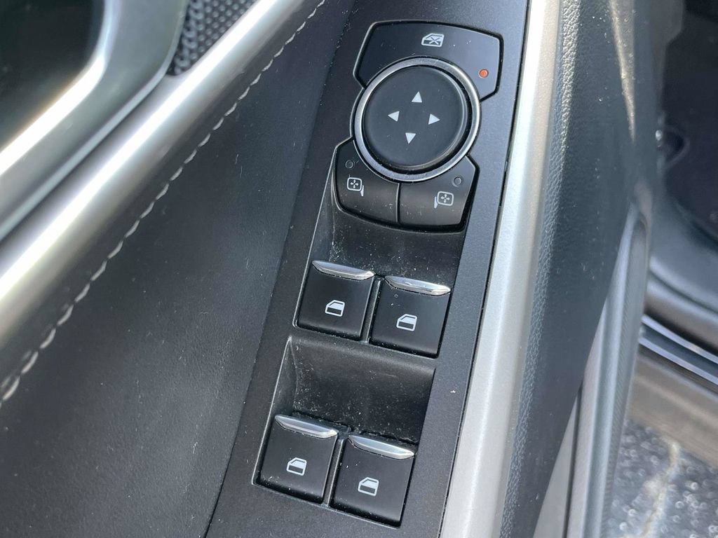 Certified 2023 Ford Explorer XLT RWD image 16